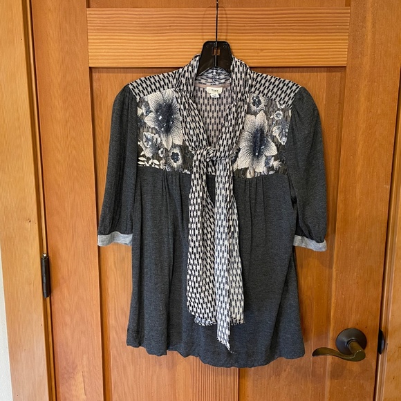 Tie neck blouse - Picture 2 of 6